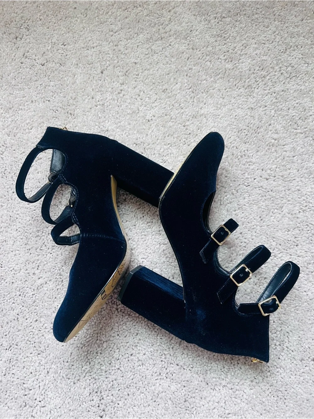 Bella Vita Velvet Triple-Strap Mary Jane Block Heel Pumps - Navy women’s 7M - Picture 4 of 9